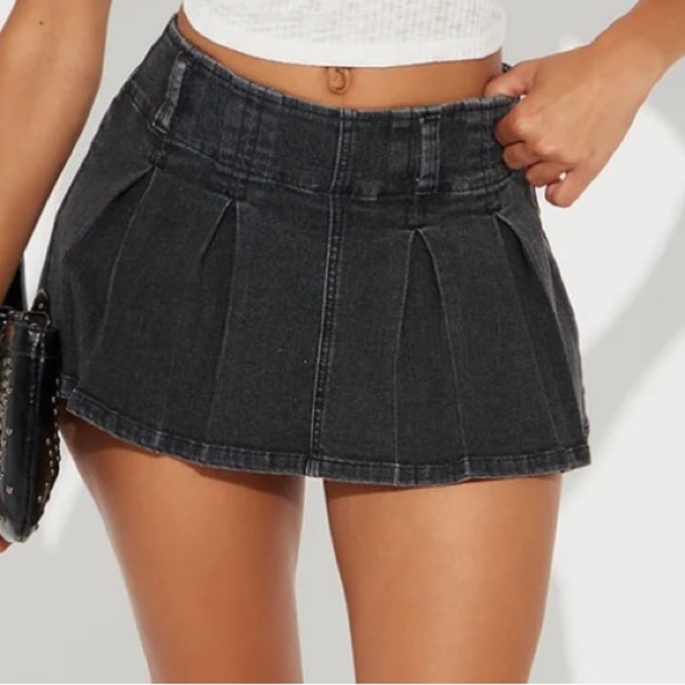 Fashion Nova Blackwash Pleated Mini Skirt